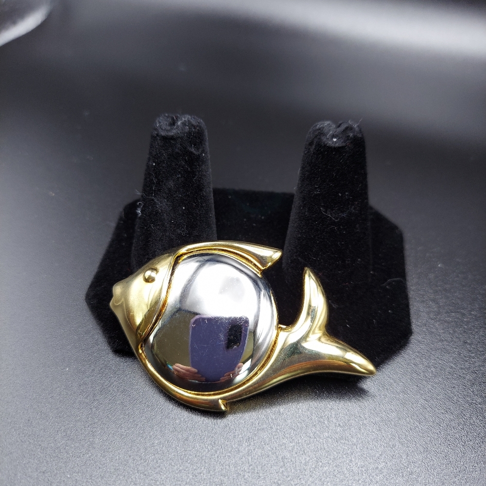 Vintage LCI Two Tone Fish Brooch.